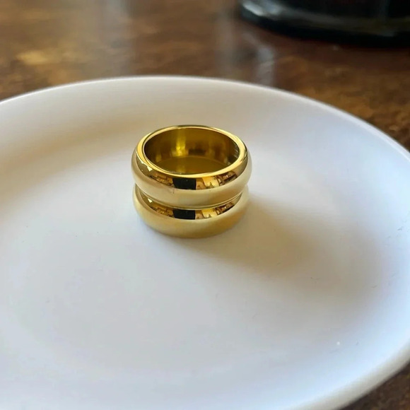 ❤️ 2/$20 or 3/$25 Gold Chunky Statement Ring Approx Size 7 - Picture 1 of 5